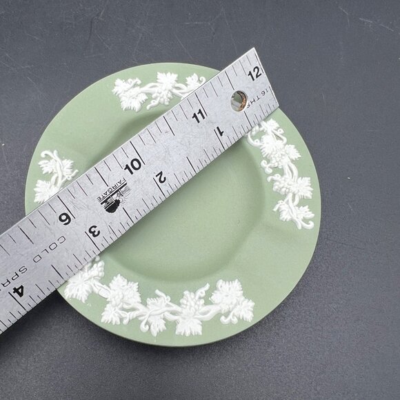 Vintage Wedgwood Jasperware Sage Green Ashtray, Round, Small, White, Dish W/ Box - Picture 6 of 10